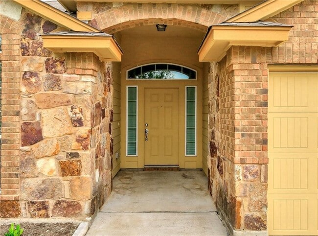 Building Photo - 137 Langtry Ln