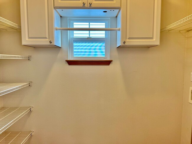 Building Photo - Excellent Location in Fishers Landing near...