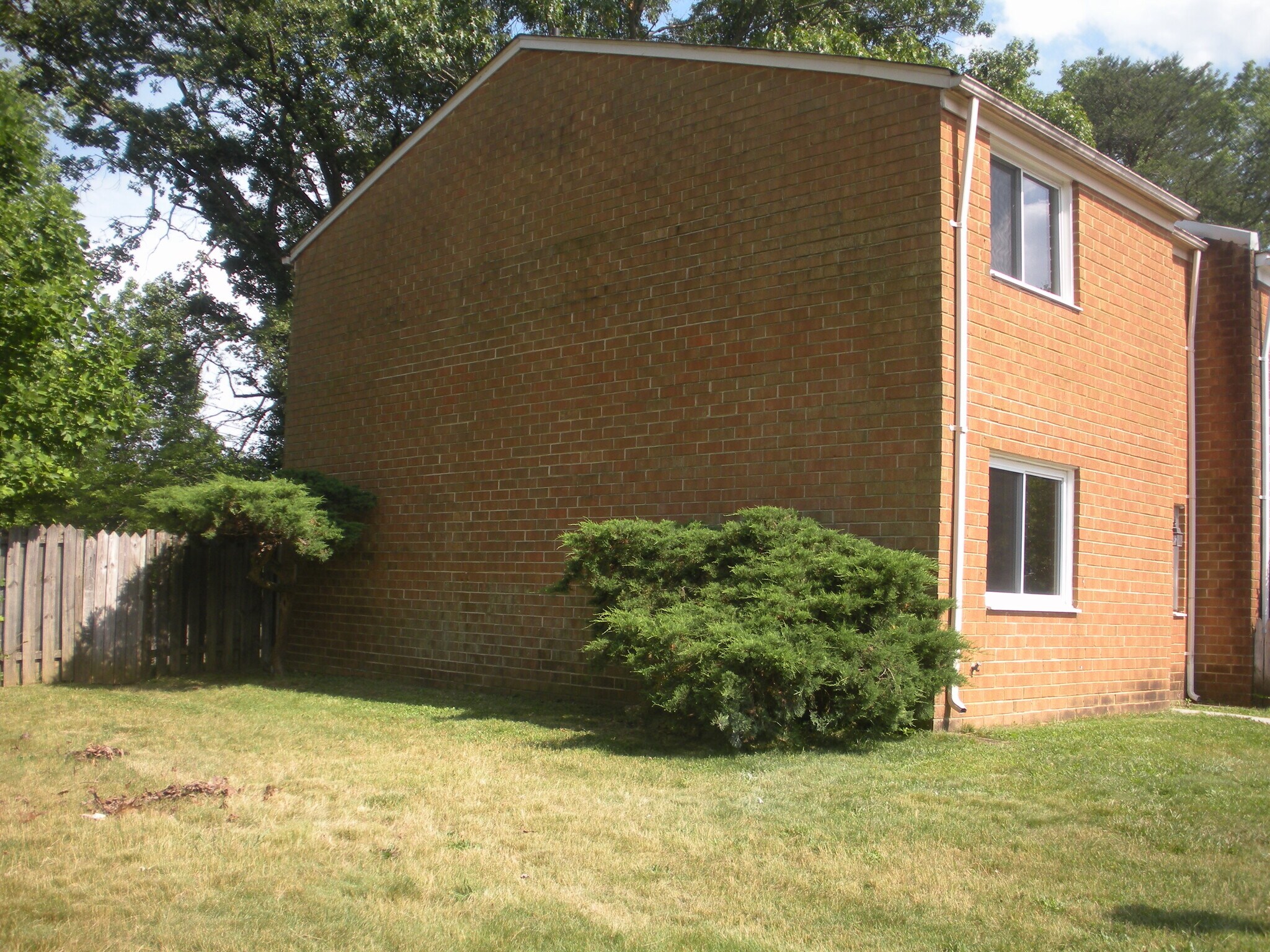 Building Photo - 79 Chestnut Dr