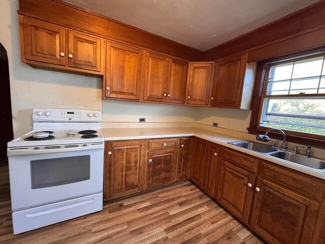 Building Photo - 16 Belmont Ave