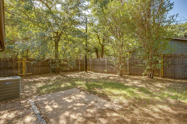 Building Photo - One Side of Very Nice Duplex West Granbury- 2 Bed, 2 Bath- 76049