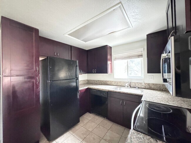 Building Photo - 207 Woodland Pkwy