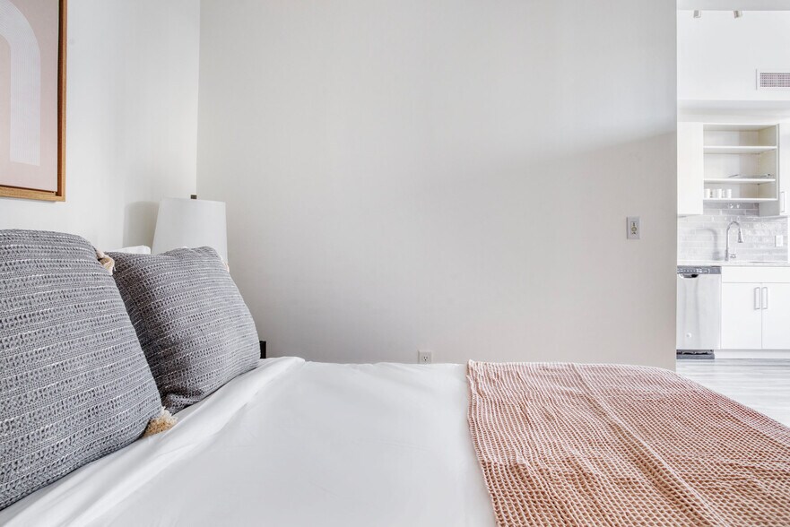 Building Photo - 1255 22nd St NW