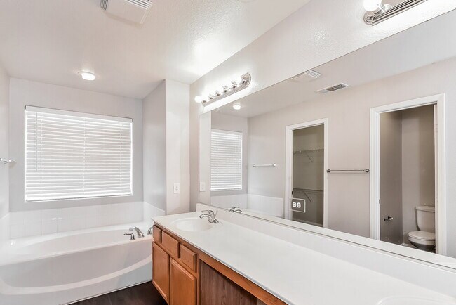 Building Photo - 9434 Havasu Canyon Ave