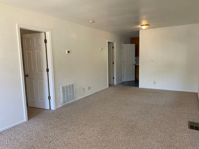 Building Photo - 2918 El Noble Ave