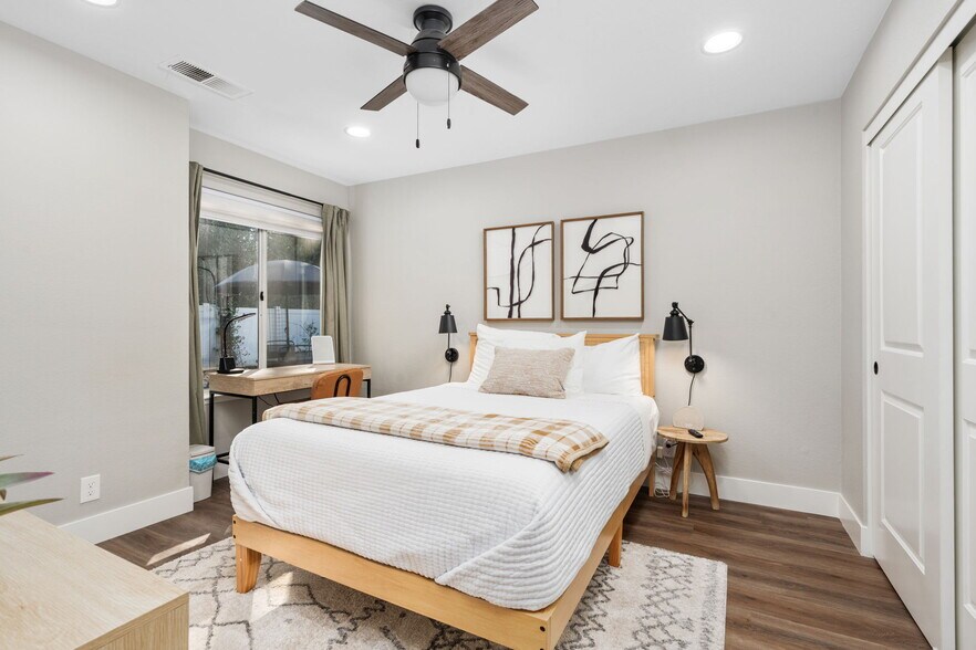 Building Photo - 9178 N Woodlawn Dr