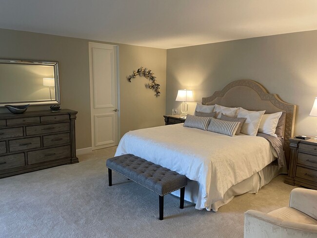 Building Photo - Fully Furnished Annual Lease Available