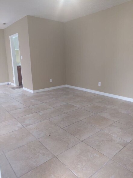 Building Photo - 360 Eaton St