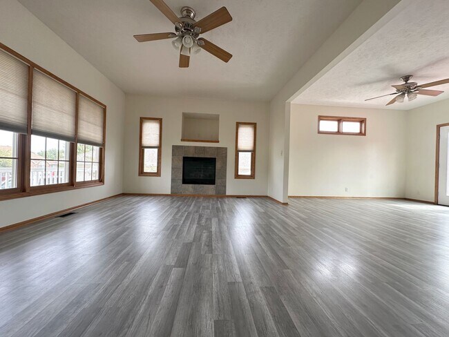 Building Photo - 8621 Lavender Cir