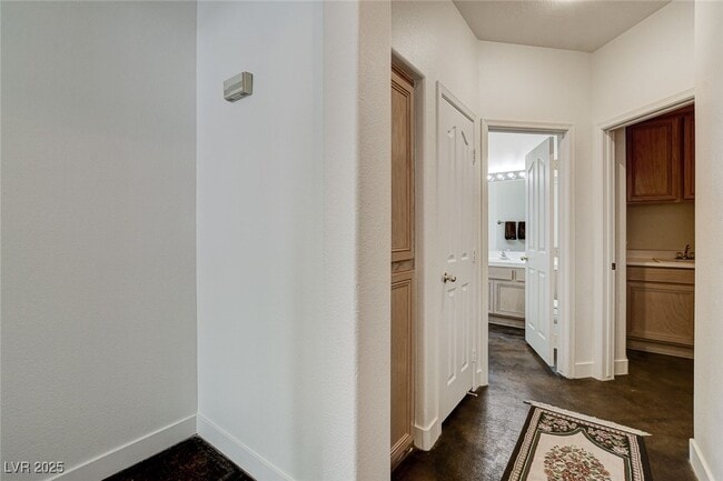 Building Photo - 9244 Pitching Wedge Dr