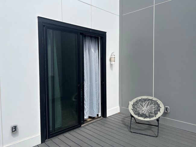 Building Photo - 1118 Nova St