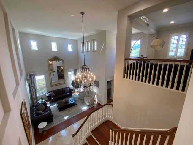 Building Photo - Luxurious 4 Bedroom Fullerton House For Re...