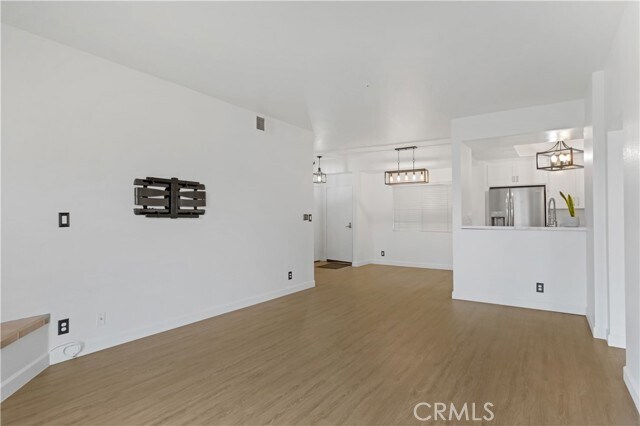 Building Photo - 221 S Oak Knoll Ave