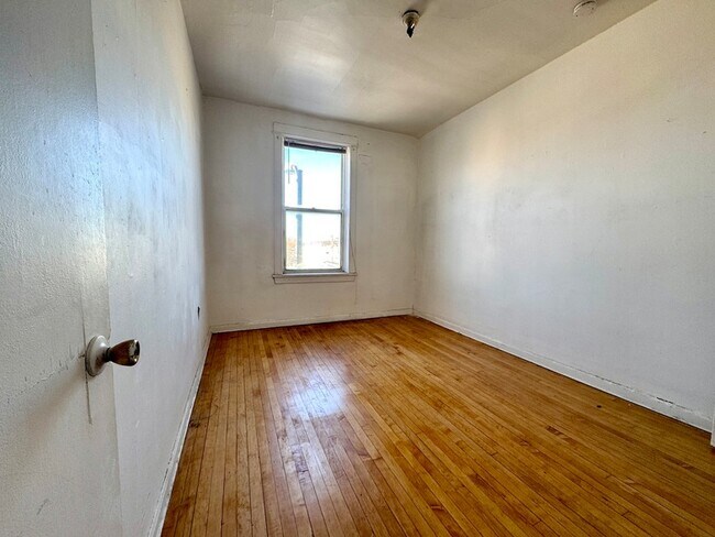 Building Photo - 3623 W North Ave