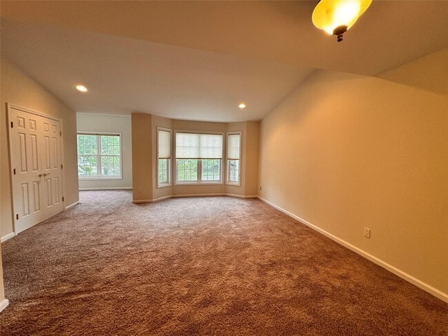 Building Photo - 854 Verona Dr