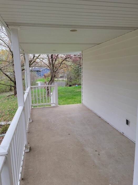 Building Photo - 1643 Stanbridge Ave