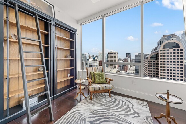 Building Photo - Luxury 2 Bed 1.75 Bath Furnished Downtown Seattle Condo with Stunning Views