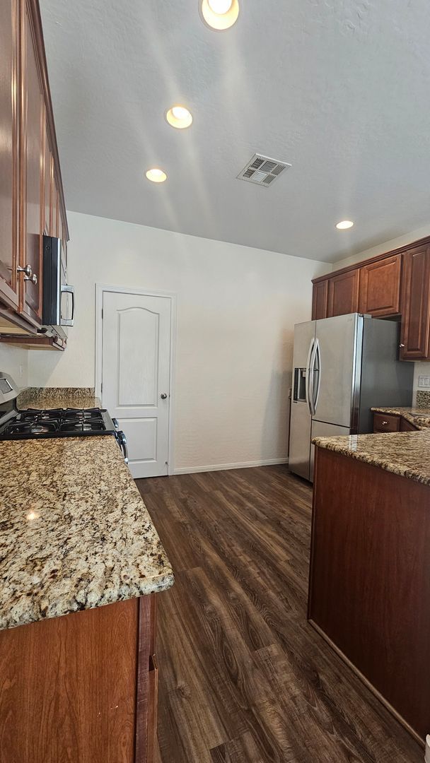 Building Photo - Spacious 4 Bedroom Home with Open Layout & Stunning Backyard