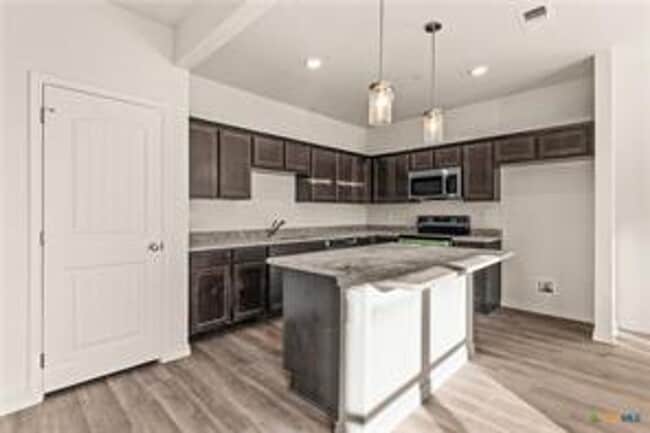 Building Photo - 1ST MONTH RENT FREE