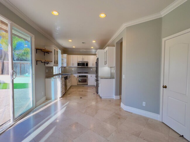 Building Photo - Upgraded 4 bedrooms 3 full baths home in Chula Vista- San Miguel Ranch area.