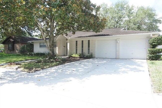 Building Photo - 5727 Braesvalley Dr