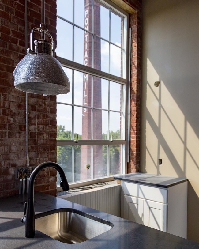 Building Photo - 334 Knight St