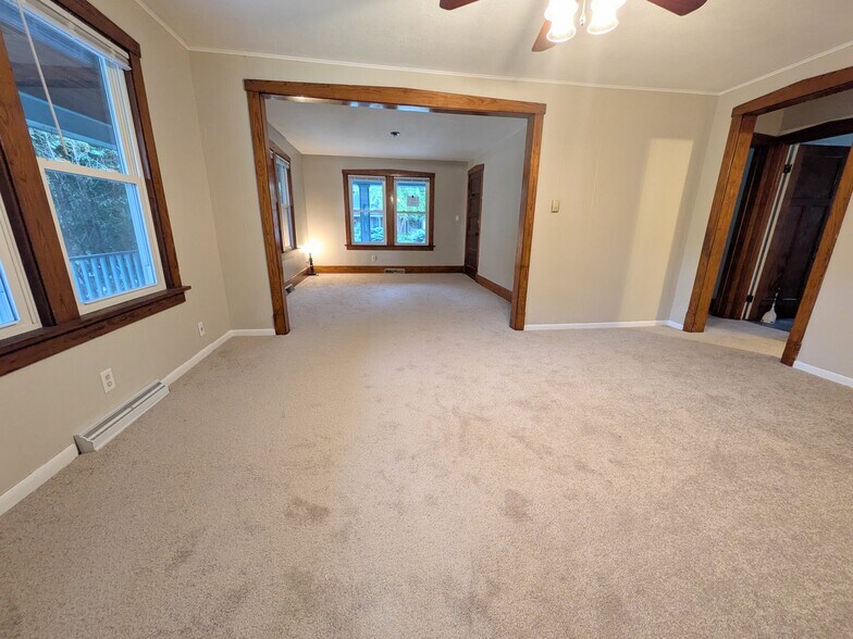 Living Room/Dining Room Combo - 118 Harding Ave