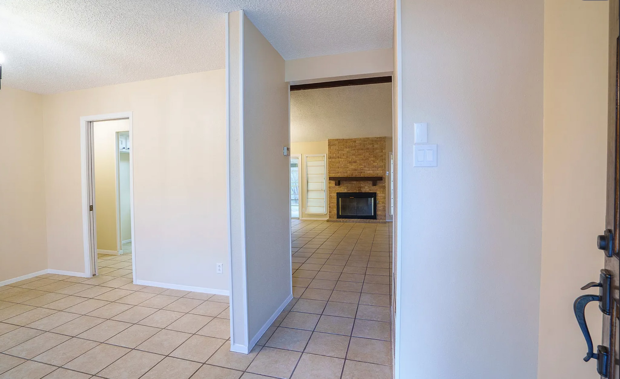 Building Photo - 8806 Thatch Dr