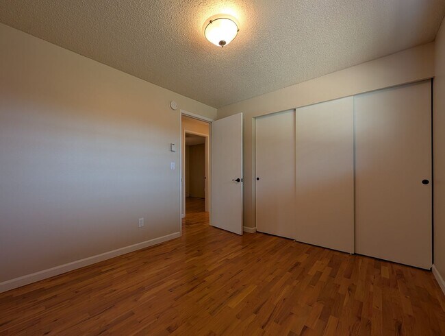 Building Photo - Great 4-Bedroom, 1.5-Bath Home In The River Road Area Of Eugene!