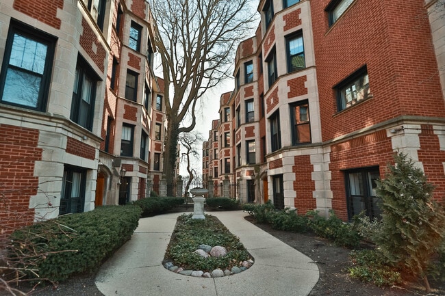 Building Photo - 7631 N Eastlake Terrace