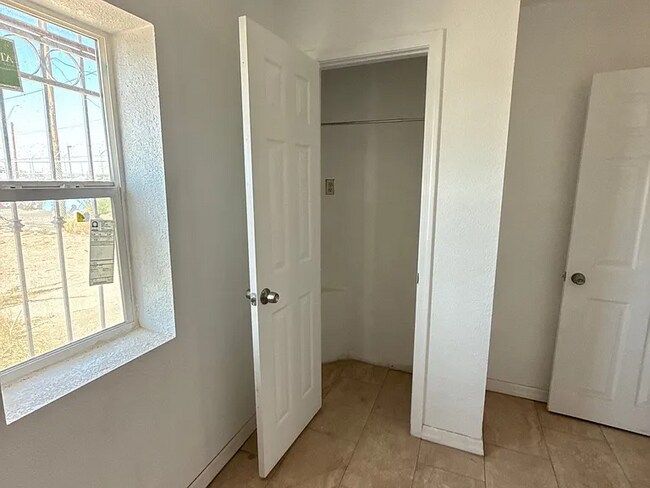 Building Photo - 310 Park St