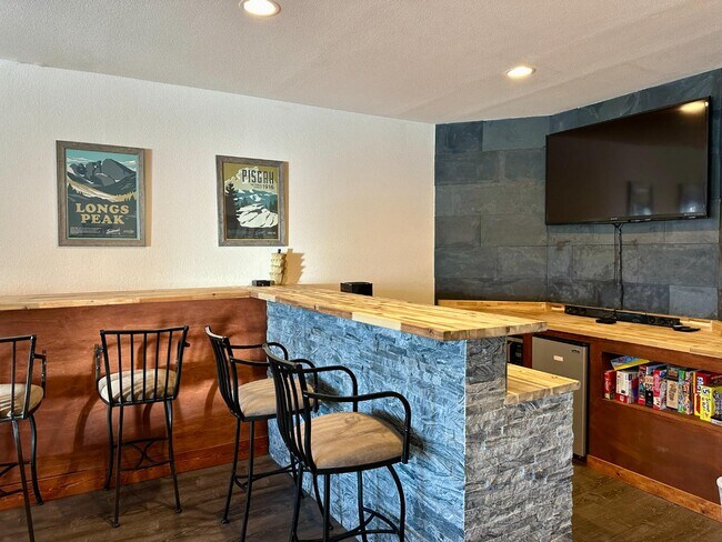 Building Photo - 33 Timberline Dr