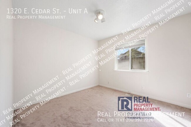 Building Photo - 1320 E Cedar St