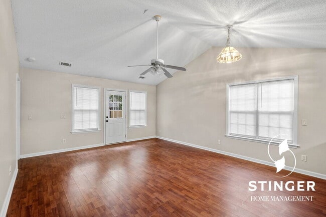 Building Photo - 15 Mary Elizabeth Dr