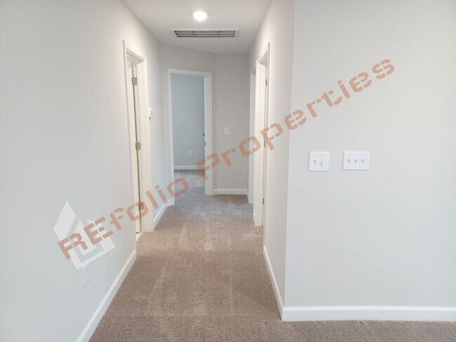 Building Photo - Lovely 4 Bedroom, 3 Bath Single-Family Home w/1st FL Guest Suite & 2 Car Garage in Sierra Heights...