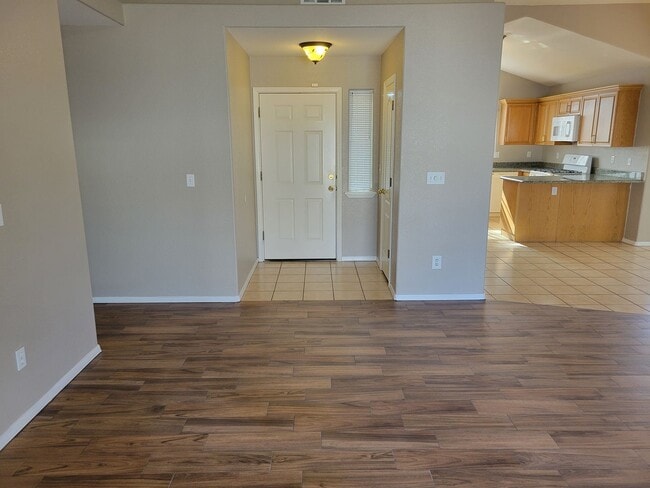 Building Photo - Beautiful 3 bedroom/2 Bath Home!