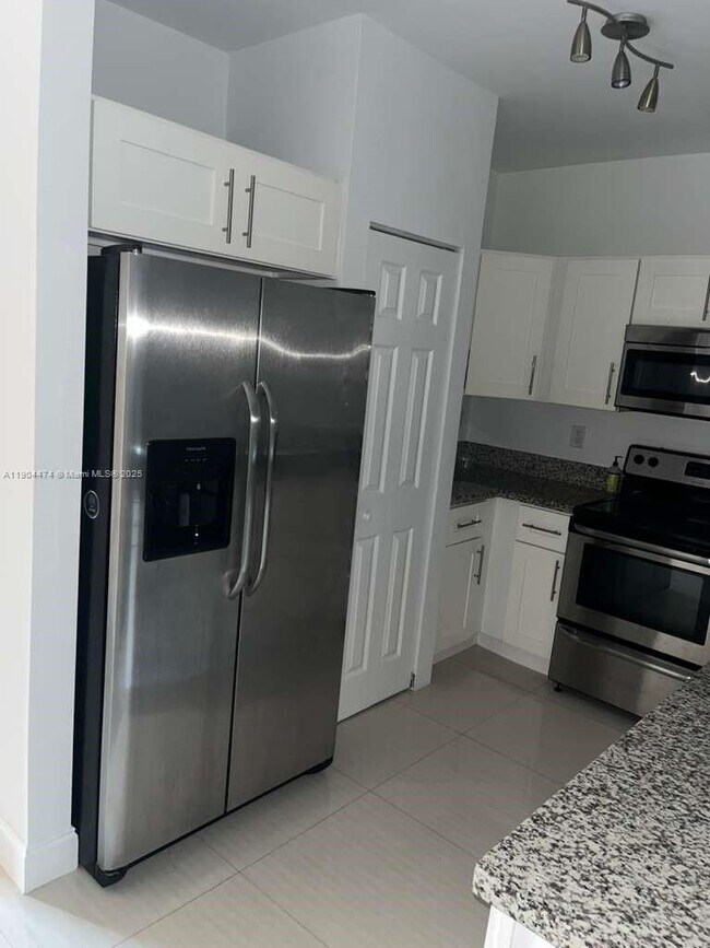 Building Photo - 5067 SE Mariner Garden Cir