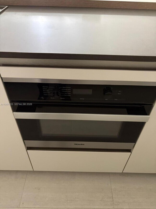 Building Photo - 1000 Brickell Plaza