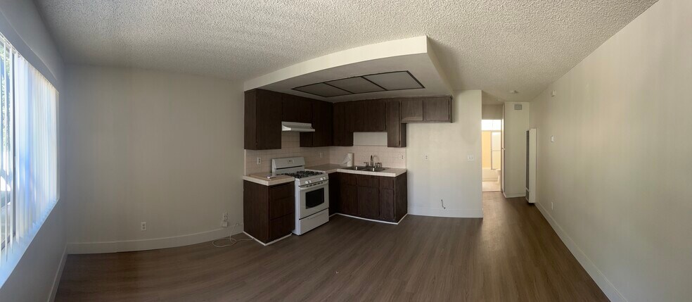 Living room and kitchen - 200 S Carondelet St