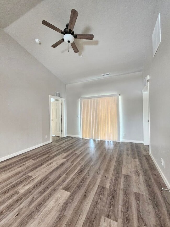Building Photo - 1011 Pirate Cove Wy