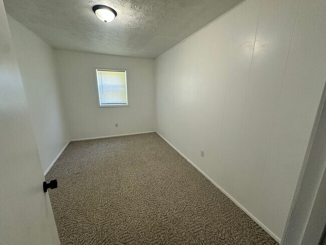 Building Photo - 630 E Jennings Rd