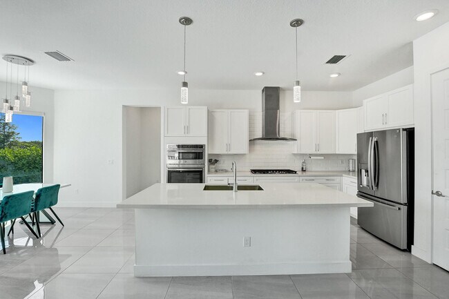 Building Photo - 10850 Oceano Wy
