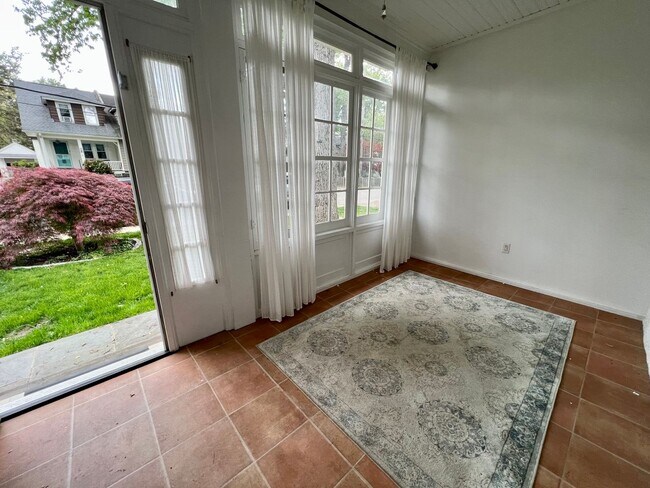 Building Photo - Gorgeous 3-Bedroom Home in Narberth! Avail...