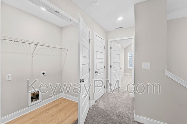 Building Photo - 3125 Venetian Dr