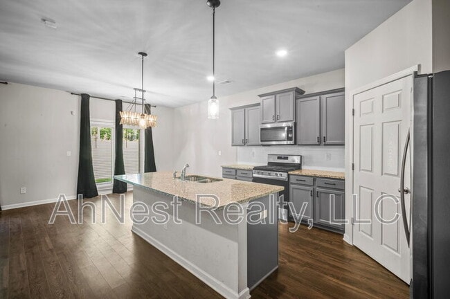 Building Photo - 3012 Hawthorn Farm Blvd