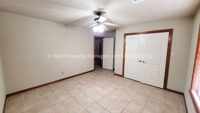 Building Photo - COMING IN JULY! Beautiful 3 bed/2 bath Hom...