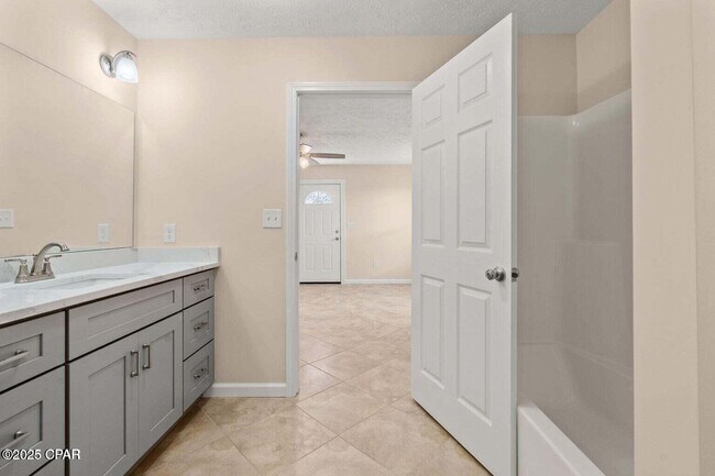 Building Photo - 711 Kirklin Ave