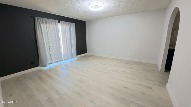 Building Photo - 7317 S Palm Dr