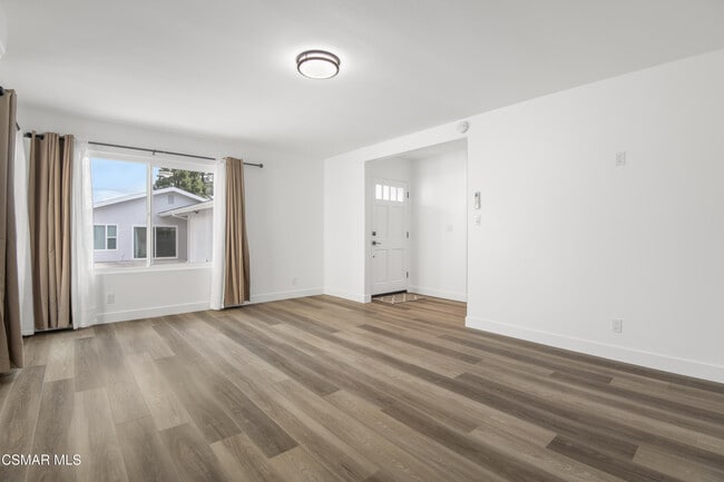Building Photo - 107 Calle Vista