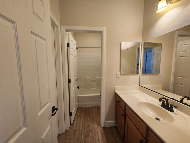 Building Photo - Lovely Home in Billbray Ranch